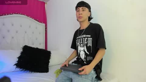 xaanderGrey online show from November 2025 07:36:02 PM