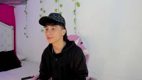 Snapshot of xaandergrey chatting on December 2025 07:51:02 PM xaanderGrey online show from December 2025 07:51:02 PM