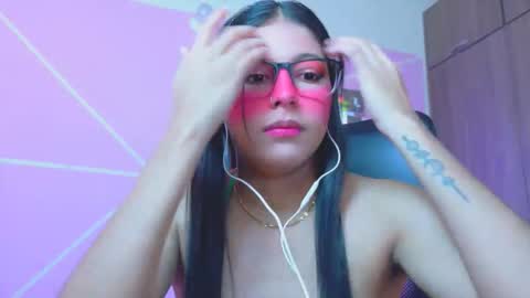 Snapshot of xallysonx_ chatting on May 2026 12:00:02 PM XALLYSONX online show from May 2026 12:00:02 PM
