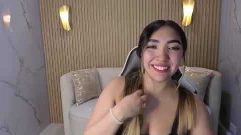 Snapshot of xanthe_tx chatting on May 2026 09:32:01 PM Live 1500am 2100pm COLOMBIAN HOUR online show from May 2026 09:32:01 PM