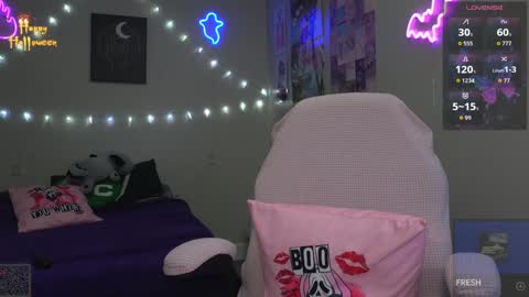 Snapshot of xclusivesecrets chatting on October 2025 11:20:02 AM spoil me here online show from October 2025 11:20:02 AM