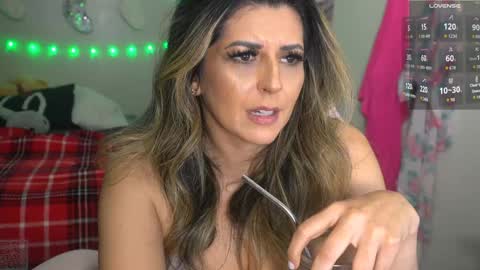 Snapshot of xclusivesecrets chatting on January 2026 06:10:02 PM spoil me here online show from January 2026 06:10:02 PM