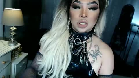 Zhavia online show from October 2025 06:27:01 PM