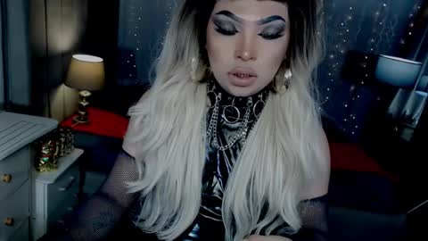 Zhavia online show from October 2025 06:46:02 PM