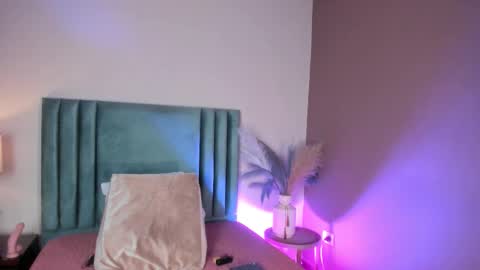 Xena Revelo online show from February 2026 01:29:02 PM