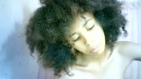 Snapshot of xenna610827 chatting on February 2025 08:35:01 AM xenna610827 online show from February 2025 08:35:01 AM