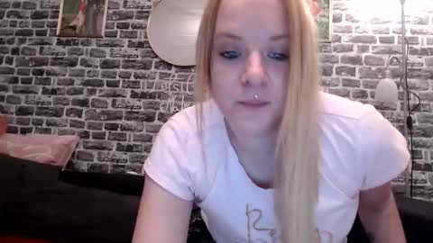 Milfi online show from February 2026 09:22:02 PM