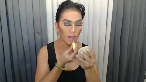 GWEN THOMPSON .......   online show from December 2024 04:19:02 AM