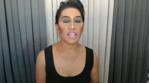 GWEN THOMPSON .......   online show from December 2024 12:27:01 AM