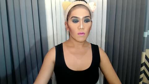 GWEN THOMPSON .......   online show from February 2025 05:59:01 PM