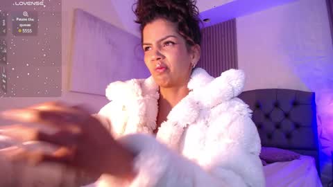 Snapshot of ximenaa_diaz chatting on February 2025 10:23:02 PM Mia Vega online show from February 2025 10:23:02 PM