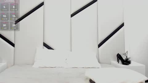 ximenacosta online show from November 2025 12:53:02 PM