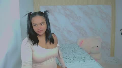 Snapshot of xiomy_fox chatting on May 2026 11:05:02 AM XiomyFox online show from May 2026 11:05:02 AM