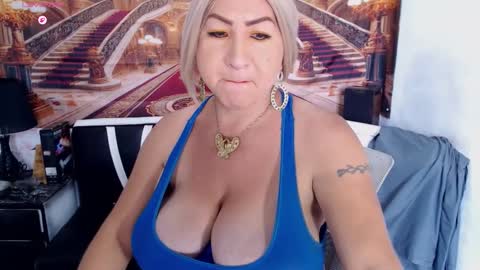 Snapshot of xiomystone chatting on September 2025 02:52:02 PM XIOMY give LIKE on my page online show from September 2025 02:52:02 PM