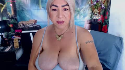 Snapshot of xiomystone chatting on October 2025 02:37:01 PM XIOMY give LIKE on my page online show from October 2025 02:37:01 PM