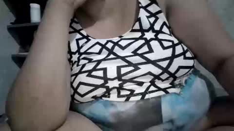 Snapshot of xjuicytits chatting on May 2026 12:32:01 PM xjuicytits online show from May 2026 12:32:01 PM
