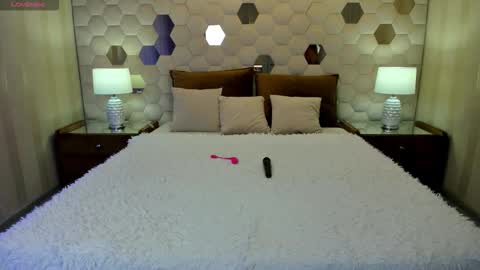 Linda online show from December 2025 08:38:02 PM