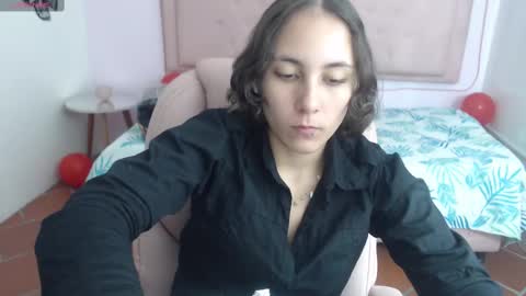 lunna online show from February 2025 08:22:01 PM