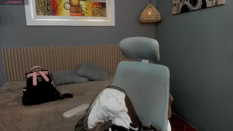 lunna online show from October 2025 01:53:01 PM