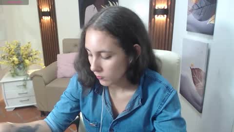 lunna online show from October 2025 08:30:01 PM