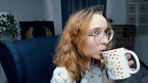 Snapshot of xo_lil_dream chatting on September 2025 07:12:01 AM Kylie online show from September 2025 07:12:01 AM
