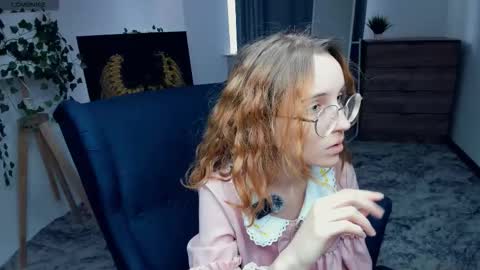 Snapshot of xo_lil_dream chatting on September 2025 07:01:01 AM Kylie online show from September 2025 07:01:01 AM