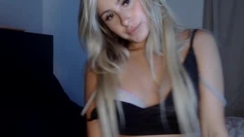 Snapshot of xoxolala32 chatting on July 2026 01:43:02 AM Lacey Loo online show from July 2026 01:43:02 AM