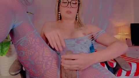 Snapshot of xseductivemichellex chatting on March 2025 11:11:01 AM Michelle online show from March 2025 11:11:01 AM