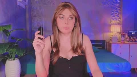 Snapshot of xseductivemichellex chatting on October 2025 08:33:02 AM Michelle online show from October 2025 08:33:02 AM