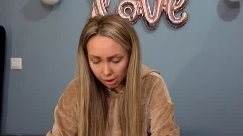 Snapshot of xsexycouples chatting on February 2025 01:43:01 AM AnnaMaee online show from February 2025 01:43:01 AM