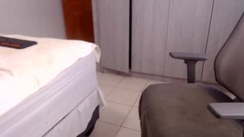 spykeXtee online show from February 2025 06:43:02 AM