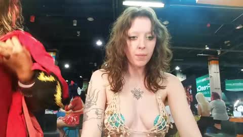 Snapshot of xsunsub chatting on April 2026 06:02:01 PM Sunny Daze online show from April 2026 06:02:01 PM