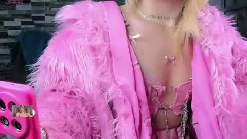 Snapshot of xthesexyboyx chatting on June 2026 09:26:02 AM Femboy Exotic online show from June 2026 09:26:02 AM