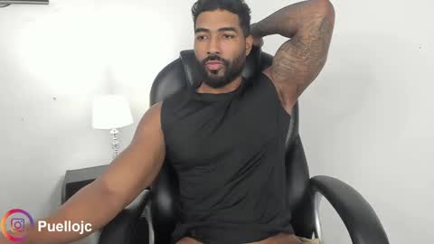 Snapshot of xtipp3r chatting on April 2026 12:32:01 PM Stipp3r online show from April 2026 12:32:01 PM