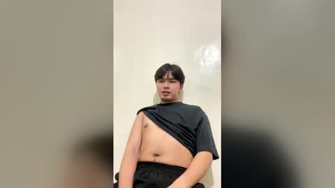 Snapshot of xunekah chatting on December 2025 03:43:01 PM Kyle online show from December 2025 03:43:01 PM