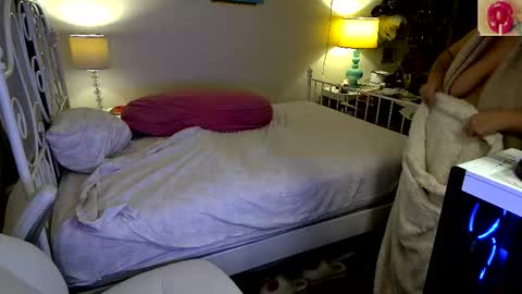 Strawberry Jane online show from November 2025 04:28:02 AM