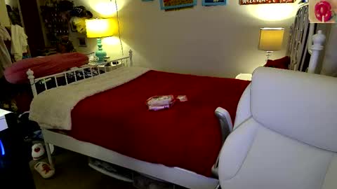 Strawberry Jane online show from November 2025 07:11:02 AM