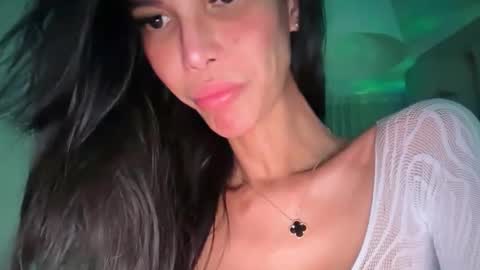 Mia and shawn online show from April 2026 09:28:01 PM