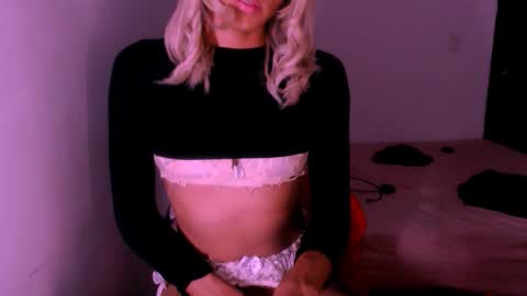 Snapshot of xxxanonymousloverxxx chatting on November 2025 03:52:01 AM Chiara online show from November 2025 03:52:01 AM