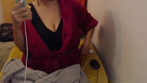 Snapshot of xxxbustybabe27x chatting on April 2026 03:47:02 PM Ayanda online show from April 2026 03:47:02 PM
