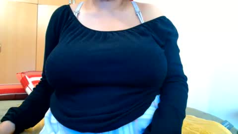 Snapshot of xxxbustybabe27x chatting on May 2026 12:01:02 PM Ayanda online show from May 2026 12:01:02 PM