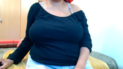 Snapshot of xxxbustybabe27x chatting on June 2026 01:02:02 PM Ayanda online show from June 2026 01:02:02 PM
