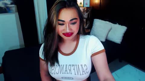 Snapshot of xxxgiganticoliviacummerxxx chatting on December 2024 02:17:02 PM OLIVIA online show from December 2024 02:17:02 PM