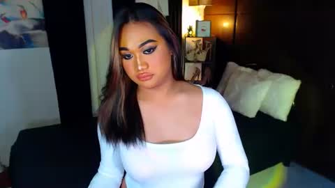 Snapshot of xxxgiganticoliviacummerxxx chatting on December 2024 05:53:02 PM OLIVIA online show from December 2024 05:53:02 PM