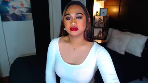 Snapshot of xxxgiganticoliviacummerxxx chatting on December 2024 01:00:02 PM OLIVIA online show from December 2024 01:00:02 PM