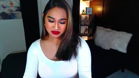 Snapshot of xxxgiganticoliviacummerxxx chatting on December 2024 05:10:01 PM OLIVIA online show from December 2024 05:10:01 PM