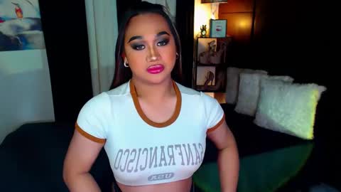 Snapshot of xxxgiganticoliviacummerxxx chatting on December 2024 02:38:01 PM OLIVIA online show from December 2024 02:38:01 PM