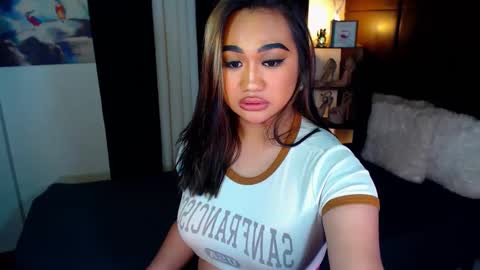 Snapshot of xxxgiganticoliviacummerxxx chatting on December 2024 11:09:01 PM OLIVIA online show from December 2024 11:09:01 PM