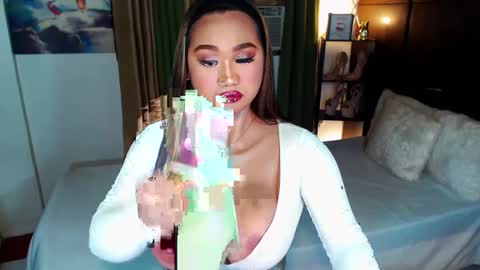 Snapshot of xxxgiganticoliviacummerxxx chatting on January 2025 06:17:02 PM OLIVIA online show from January 2025 06:17:02 PM