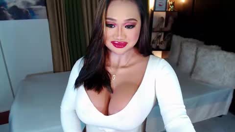 Snapshot of xxxgiganticoliviacummerxxx chatting on February 2025 03:18:02 PM OLIVIA online show from February 2025 03:18:02 PM